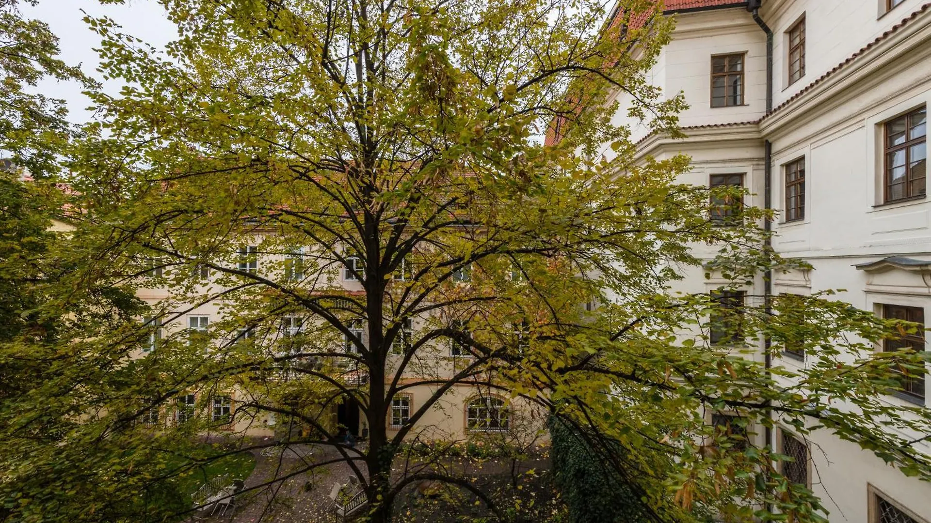 Upscale Apartment In Prime Location Near All Sights Prága