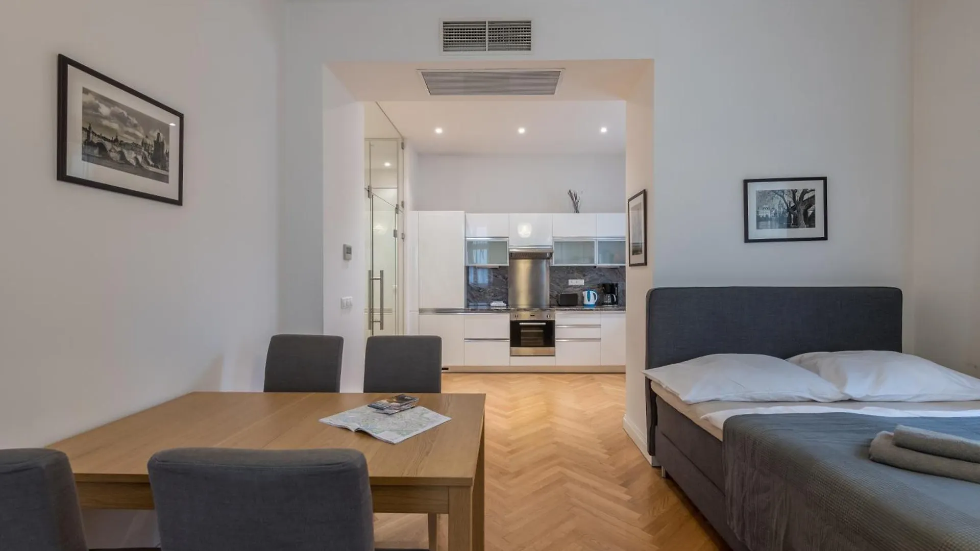 Upscale Apartment In Prime Location Near All Sights Prága